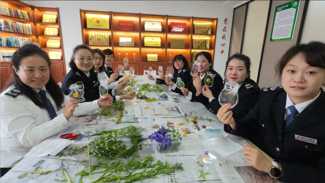 濃情五月天 感恩母愛(ài)行——煙臺(tái)公交集團(tuán)開(kāi)展慶祝母親節(jié)系列活動(dòng)